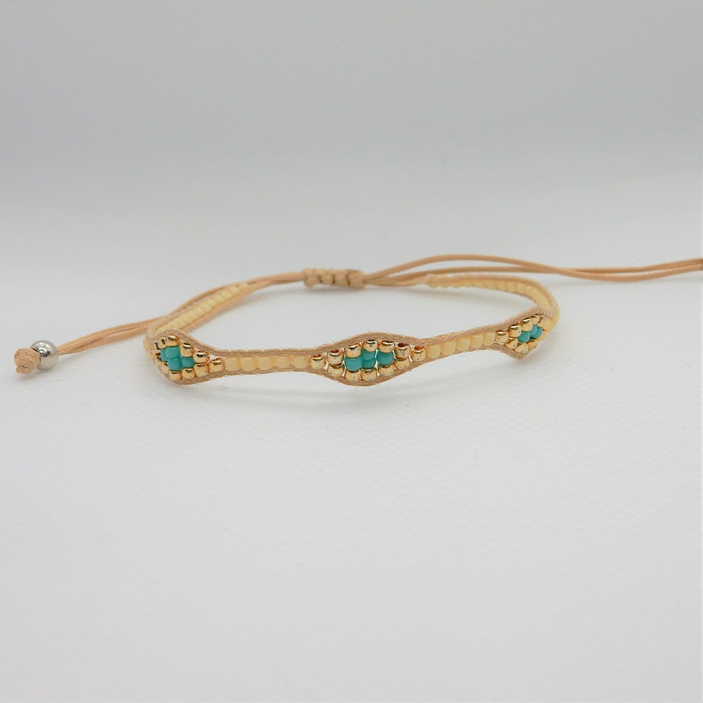Sandy beach - www.mundobracelets.nl